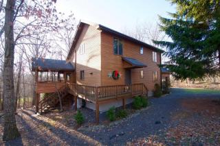 119 Big Bear Dr, Greentown, PA 18426-7619