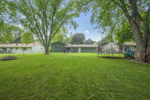 1130 Velsen Rd, Green Bay, WI 54313-7015