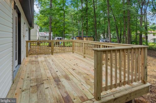 213 Hampton Dr, Spotsylvania VA 22551-8746 exterior