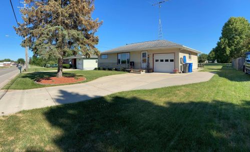 865 West St, Watertown, WI 53094-3527