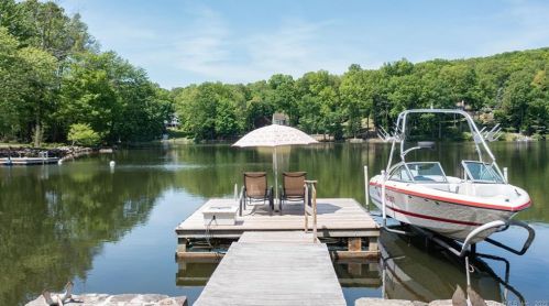 20 Hidden Brook Dr, Brookfield Center CT  06804-1306 exterior