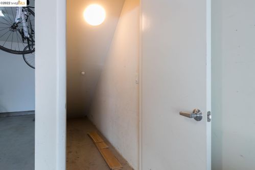 115 Glashaus Loop, Oakland CA 94608-1298 exterior