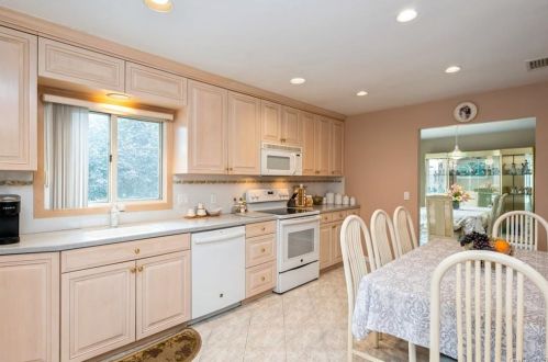 186 Nanny Hagen Rd, Thornwood NY  10594-2106 exterior