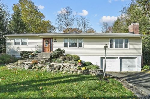 1 Nasuti Dr, Stony Point, NY 10980-3457