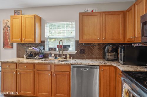 72 Shadow Moss Dr, Beaufort SC  29906-6005 exterior