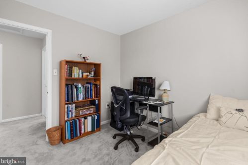 6010 Rdg Frd Dr, Springfield VA 22015-3651 exterior