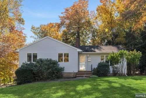 42 Rutherford Pl, Montvale, NJ 07645-2325