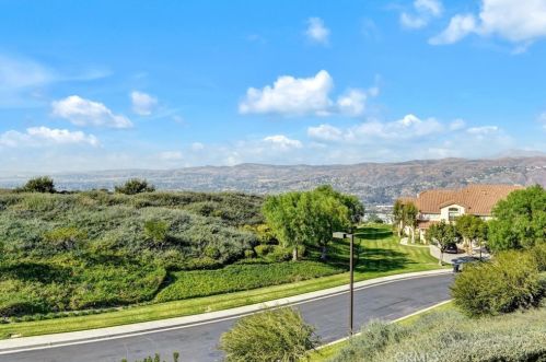 7827 Quinn Dr, Anaheim, CA 92808-1505