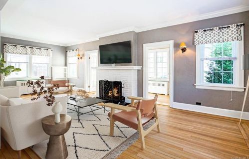 15 Grandview Ave, White Plains, NY 10605-1612