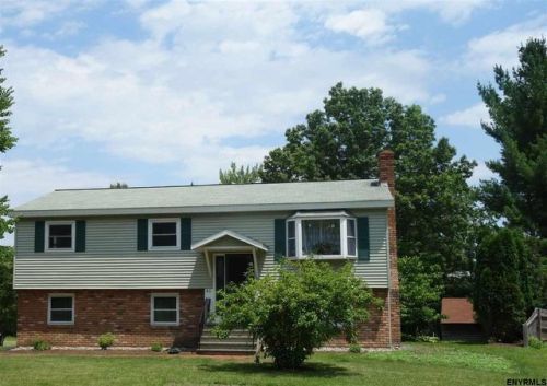 40 Bayberry Ct, Reidsville, NY 12186-9563