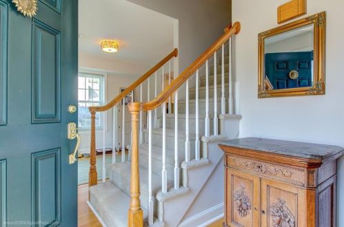 309 Corey Ln, Middletown, RI 02842-5661