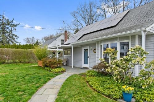 5 Eastward Pl, Elmsford NY  10523-2005 exterior