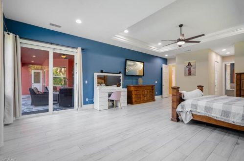 670 1 St, Naples FL 34117-5106 exterior