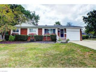2262 Bryn Mawr Dr, Cuyahoga Falls, OH 44224-2704