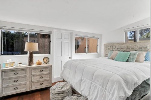 232 Rios Ave, Solana Beach CA  92075-1240 exterior