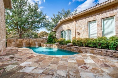 1111 Pebble Beach Dr, Midlothian TX  76063-2645 exterior