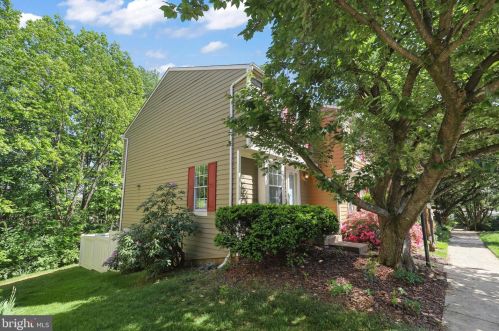 1937 Belmont Ridge Ct, Herndon VA  20191-5446 exterior