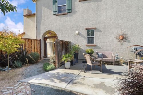 211 Emory Oak Pl, Lathrop CA  95330-8527 exterior