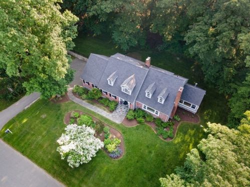 7 Windsor Rd, Dover, MA 02030-2362