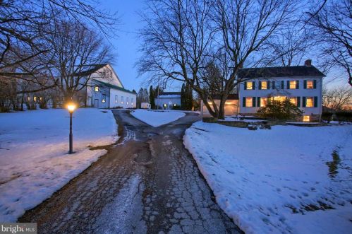 6411 Devonshire Hts Rd, Harrisburg PA 17111-4818 exterior