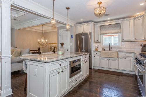 32 Adams St, Floral Park NY  11001-2810 exterior