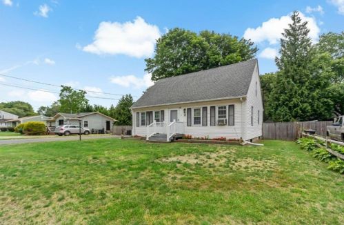 19 Pontiac Rd, South Kingstown RI  02882-1209 exterior