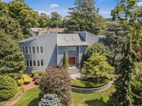 15 Deer Run, Rye Brook, NY 10573-1300