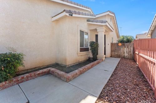 14167 Gale Dr, Victorville, CA 92394-7371