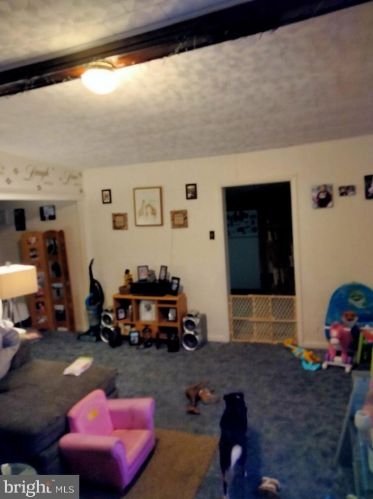 18 Pine St, Red Lion, PA 17356-2114