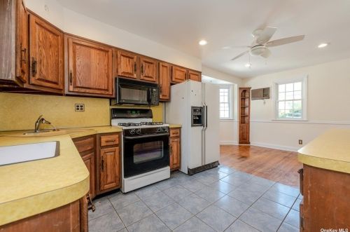 145 Ctr Ave, East Rockaway NY  11518-1002 exterior