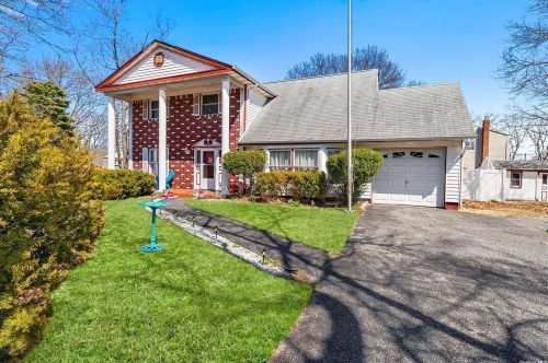 242 Mark Tree Rd, South Setauket, NY 11720-2249