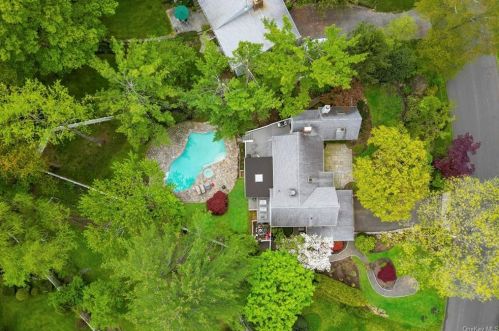 40 Hillandale Rd, Rye Brook NY  10573-1705 exterior