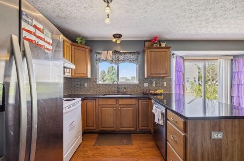 424 Sandmar Ct, Pataskala, OH 43062-7566