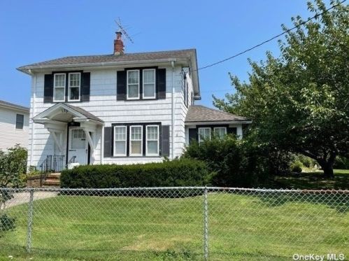 170 Great Neck Rd, Copiague NY  11726-3802 exterior