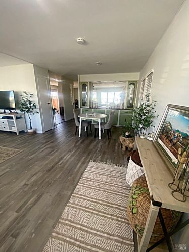 172 Pear Ln, Santa Rosa CA  95407-7664 exterior