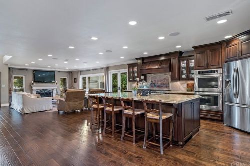 4237 Sussex Cir, Cypress CA  90630-2742 exterior