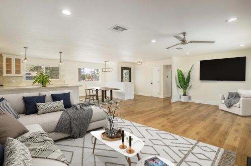 237 Eucalyptus Dr, Redlands CA  92373-7122 exterior