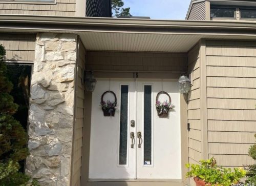 15 Ramblewood Rd, Shoreham, NY 11786-2302