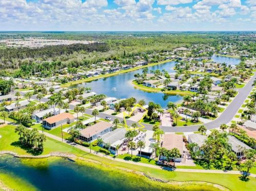 1041 Silver Lakes Blvd, Naples FL  34114-9334 exterior