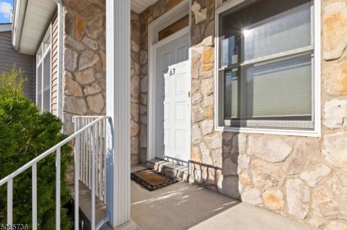 63 Autumn Ridge Rd, Greystone Park, NJ 07950-1193