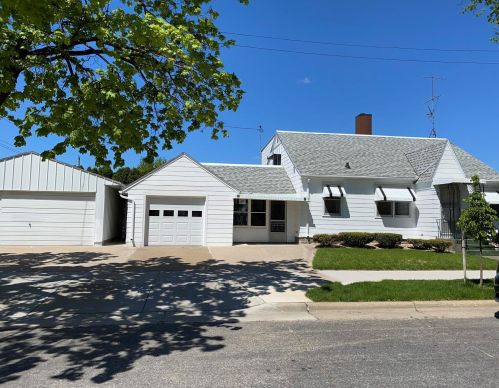 2219 Barlow St, La Crosse, WI 54601-6635