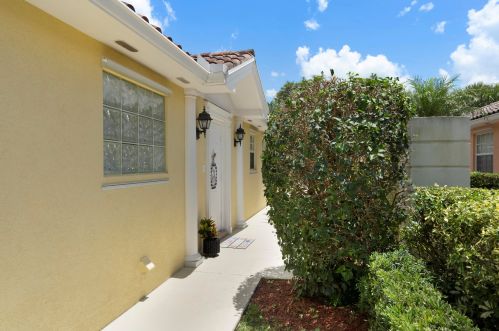 12115 Elsinore Dr, Fort Pierce, FL 34987-2193