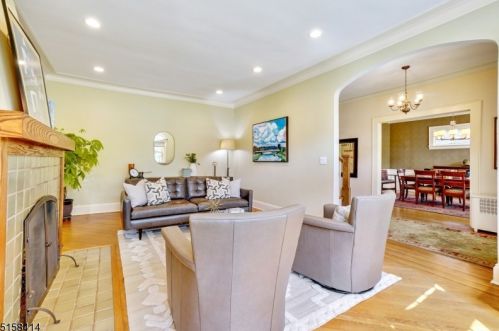 42 Warren Ct, South Orange NJ  07079-2336 exterior