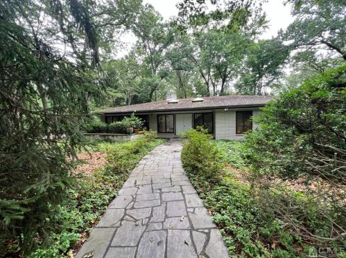 14 Hickory Dr, East Brunswick, NJ 08816-2421