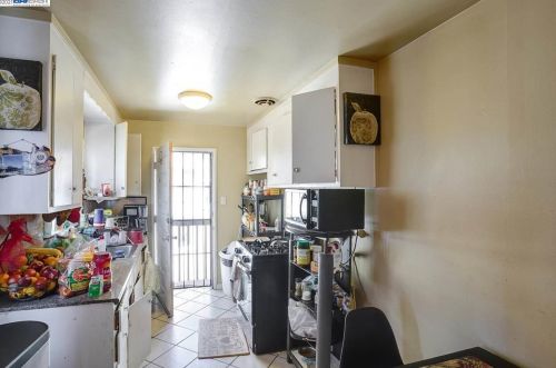 1517 51st Ave, Oakland CA 94601-5237 exterior