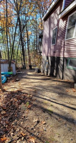 9 Hemlock St, Hillsboro NH  03244-5027 exterior