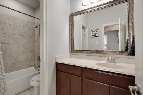 6411 Las Colinas Blvd, Irving TX 75039-5506 exterior