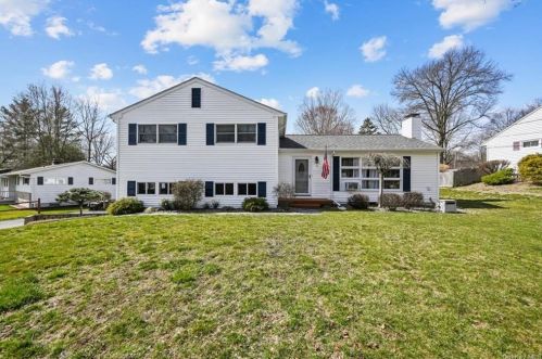 6 Broadview Rd, Poughkeepsie, NY 12603-6002