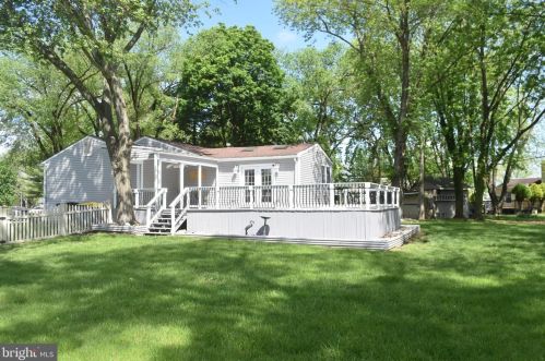 25 Bacon Ct, Dover DE  19901-2572 exterior