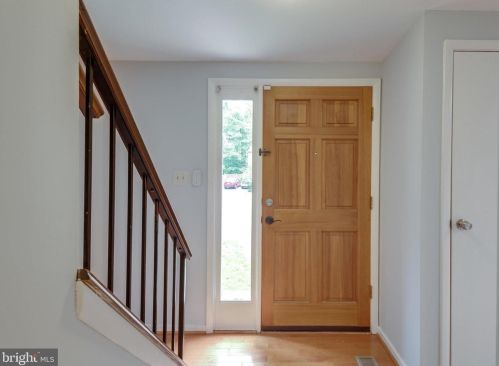 2308 Whitetail Ct, Herndon VA  20191-3018 exterior